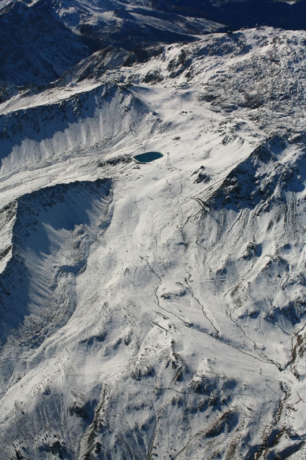 Luftbild Davos - Winterluftbild der Gipfelregion am Weißfluhjoch beim Totalpsee im Ski- und Wintersportgebiet von Davos im Kanton Graubünden, Schweiz
