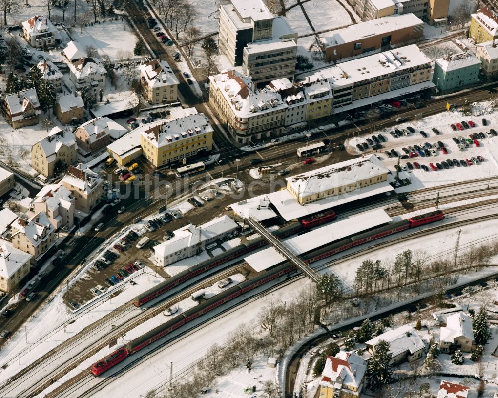 Luftaufnahme Geislingen an der Steige - Winterluftbild Gleisverlauf und Bahnhofsgebäude der Deutschen Bahn in Geislingen an der Steige im Bundesland Baden-Württemberg, Deutschland