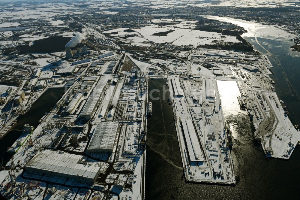 Luftbild Rostock - Winterluftbild Hafenanlagen des Seehafen in Rostock im Bundesland Mecklenburg-Vorpommern, Deutschland