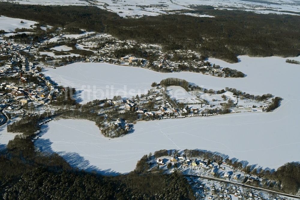Luftbild Feldberg - Winterluftbild Halbinsel auf dem Feldberger Haussee in Feldberg im Bundesland Mecklenburg-Vorpommern, Deutschland