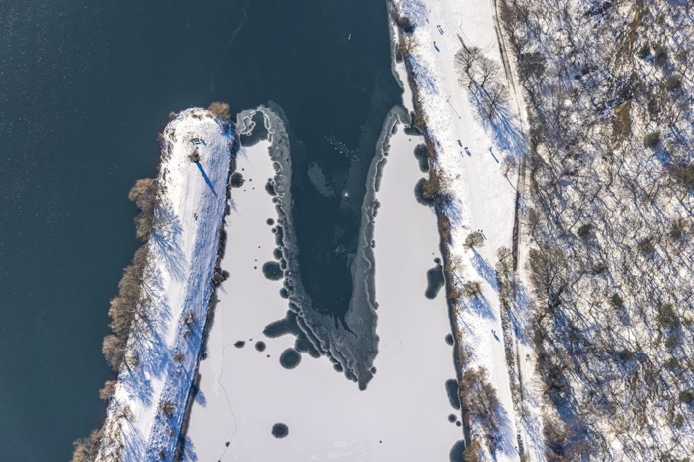 Witten aus der Vogelperspektive: Winterluftbild Halbinsel auf dem Kemnader See in Witten im Bundesland Nordrhein-Westfalen, Deutschland