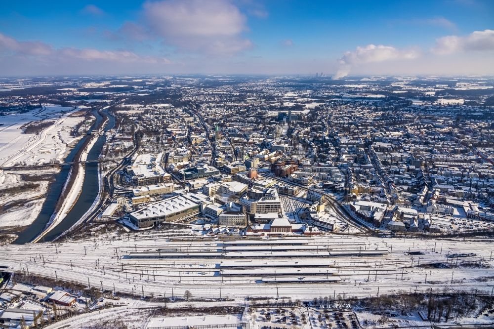 Luftaufnahme Hamm - Winterluftbild Hauptbahnhof der Deutschen Bahn in Hamm im Bundesland Nordrhein-Westfalen, Deutschland
