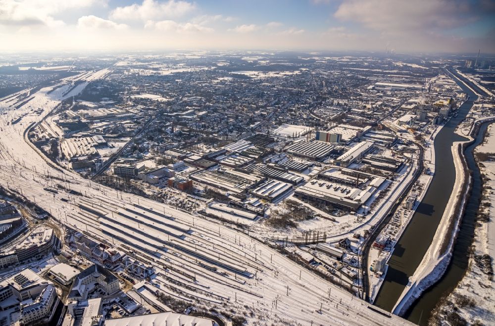 Luftaufnahme Hamm - Winterluftbild Hauptbahnhof der Deutschen Bahn in Hamm im Bundesland Nordrhein-Westfalen, Deutschland