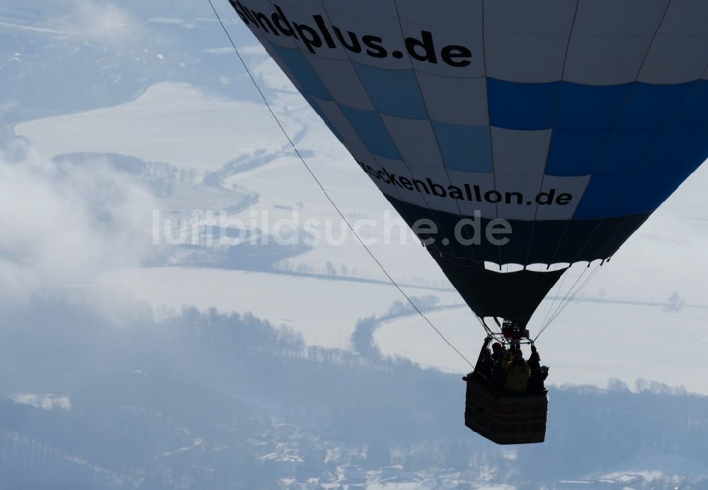 Elbingerode (Harz) von oben - Winterluftbild Heißluftballon D-OIKK in Fahrt über dem Luftraum in Elbingerode (Harz) im Bundesland Sachsen-Anhalt, Deutschland