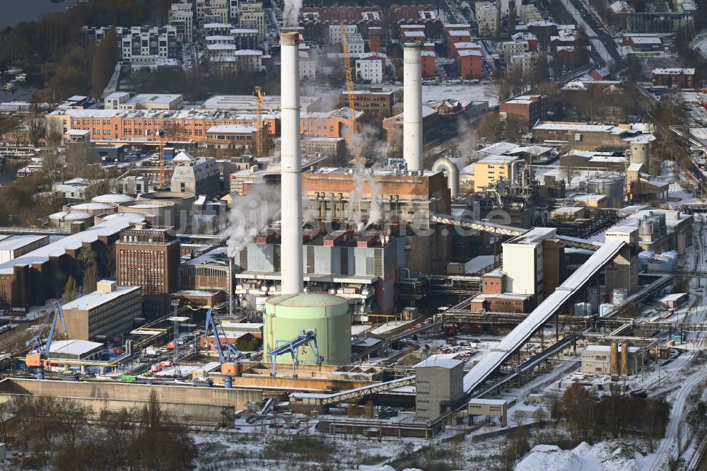 Berlin von oben - Winterluftbild Heizkraftwerk Klingenberg an der Köpenicker Chaussee in Berlin- Rummelsburg