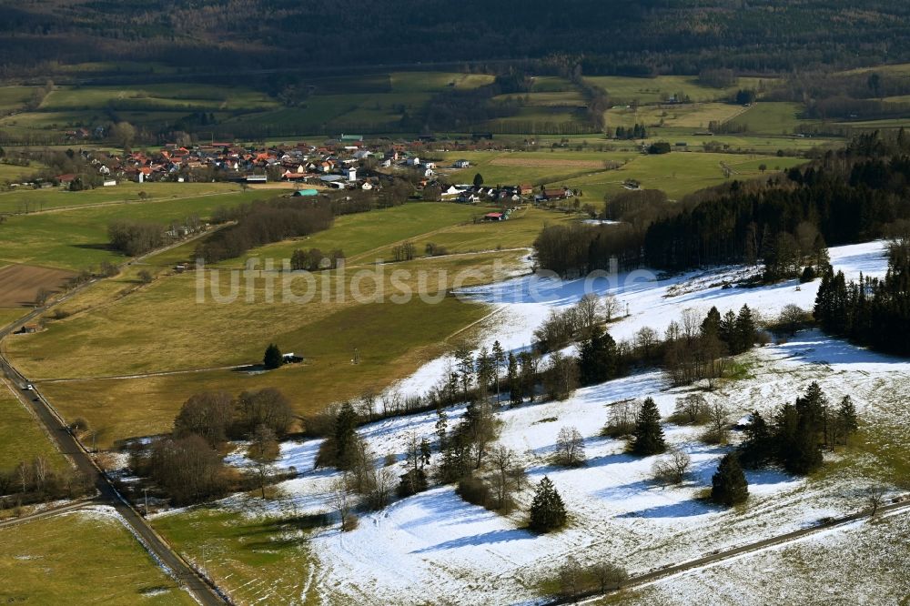 Luftaufnahme Kalbach - Winterluftbild Hügellandschaft in Kalbach im Bundesland Hessen, Deutschland