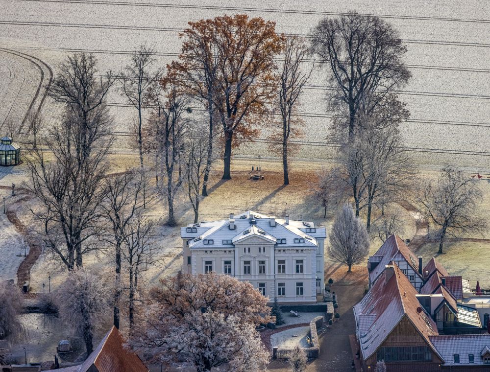 Drechen aus der Vogelperspektive: Winterluftbild Hotelanlage Gut Kump in Drechen im Bundesland Nordrhein-Westfalen, Deutschland