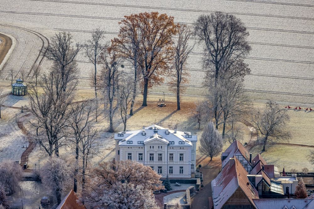 Luftbild Drechen - Winterluftbild Hotelanlage Gut Kump in Drechen im Bundesland Nordrhein-Westfalen, Deutschland