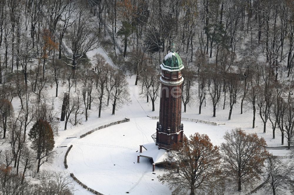 Berlin von oben - Winterluftbild Industriedenkmal Wasserturm in Berlin, Deutschland