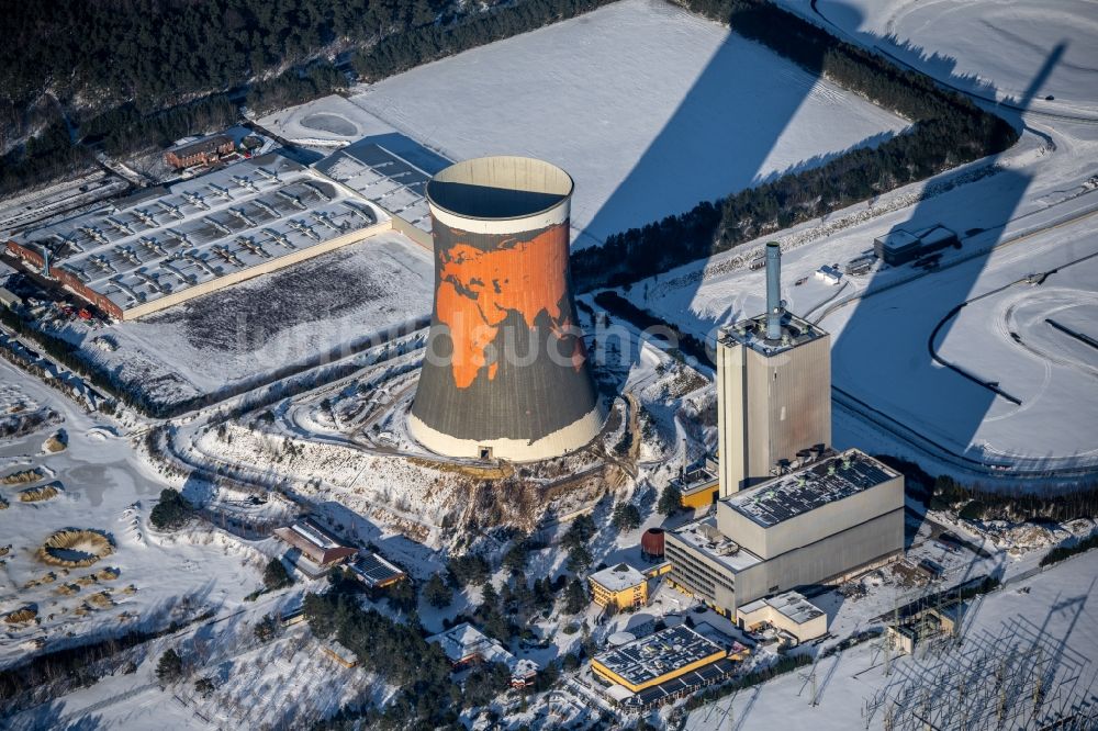 Meppen von oben - Winterluftbild Kühlturm auf dem Gelände des ehemaligen Kraftwerk Meppen-Hüntel in Niedersachsen
