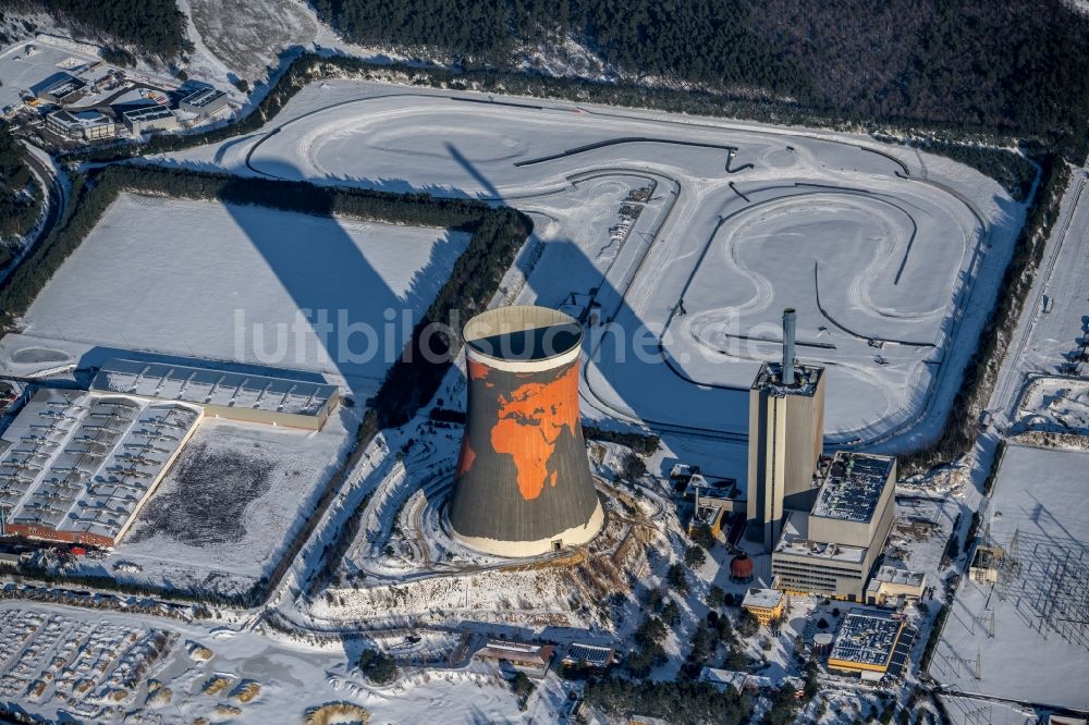 Meppen aus der Vogelperspektive: Winterluftbild Kühlturm auf dem Gelände des ehemaligen Kraftwerk Meppen-Hüntel in Niedersachsen
