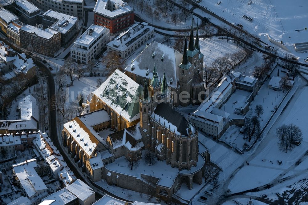 Luftbild Erfurt - Winterluftbild Kirchengebäude des Erfurter Dom im Ortsteil Altstadt in Erfurt im Bundesland Thüringen, Deutschland