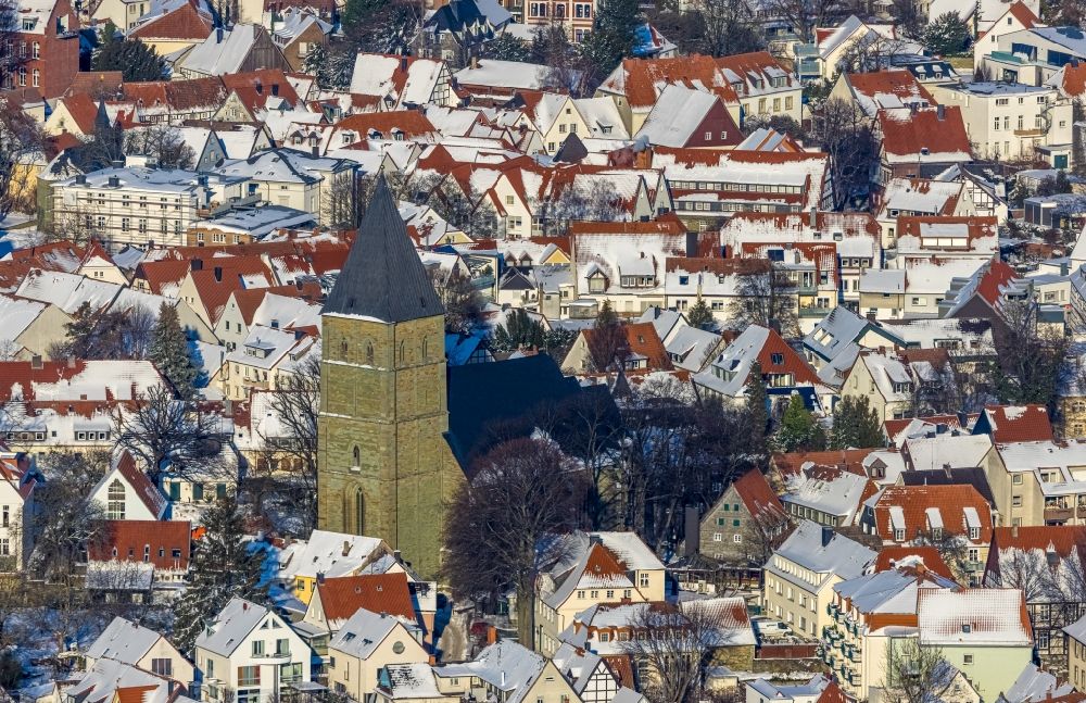 Luftbild Soest - Winterluftbild Kirchengebäude Sankt Pauli Kirche in Soest im Bundesland Nordrhein-Westfalen, Deutschland