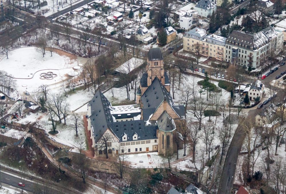 Luftaufnahme Chemnitz - Winterluftbild Kirchengebäude der Schlosskirche und Kunstmuseum in Chemnitz im Bundesland Sachsen, Deutschland