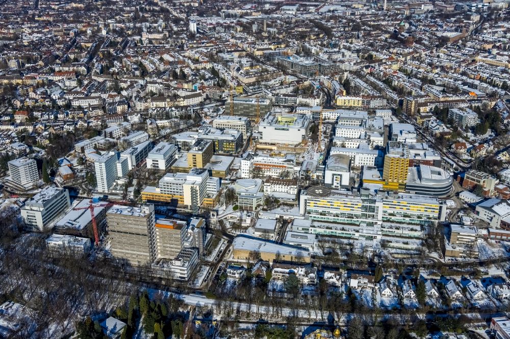 Luftbild Essen - Winterluftbild Klinikgelände Universitätsklinikum Essen in Essen im Bundesland Nordrhein-Westfalen