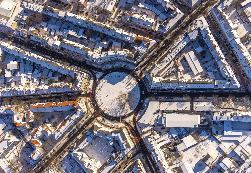 Luftaufnahme Dortmund - Winterluftbild Kreisverkehr - Straßenverlauf am Borsigplatz in Dortmund im Bundesland Nordrhein-Westfalen, Deutschland