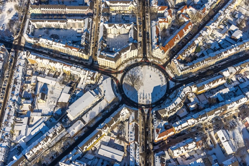 Dortmund von oben - Winterluftbild Kreisverkehr - Straßenverlauf am Borsigplatz in Dortmund im Bundesland Nordrhein-Westfalen, Deutschland