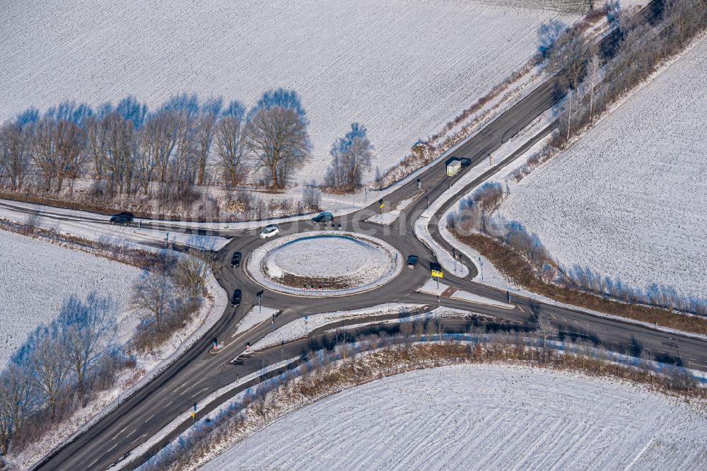 Luftaufnahme Stade - Winterluftbild Kreisverkehr - Straßenverlauf der Harsefelder Landstraße in Stade im Bundesland Niedersachsen, Deutschland