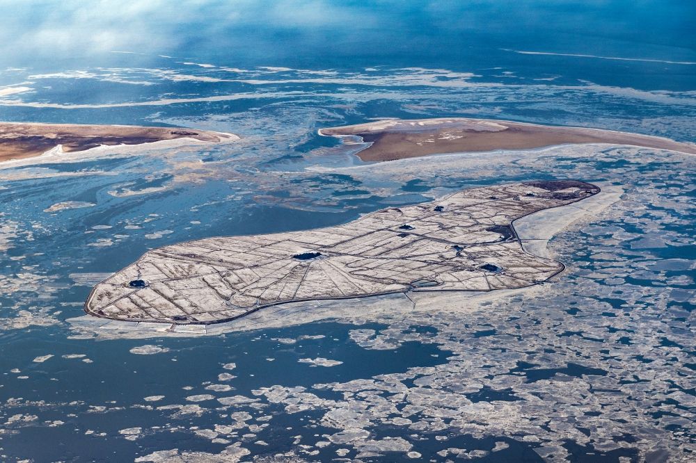 Luftbild Hooge - Winterluftbild Küstenbereich der Nordsee- Hallig - Insel in Hooge im Bundesland Schleswig-Holstein