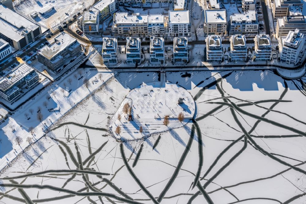 Dortmund aus der Vogelperspektive: Winterluftbild Kulturinsel auf dem Phoenix See in Dortmund im Bundesland Nordrhein-Westfalen, Deutschland