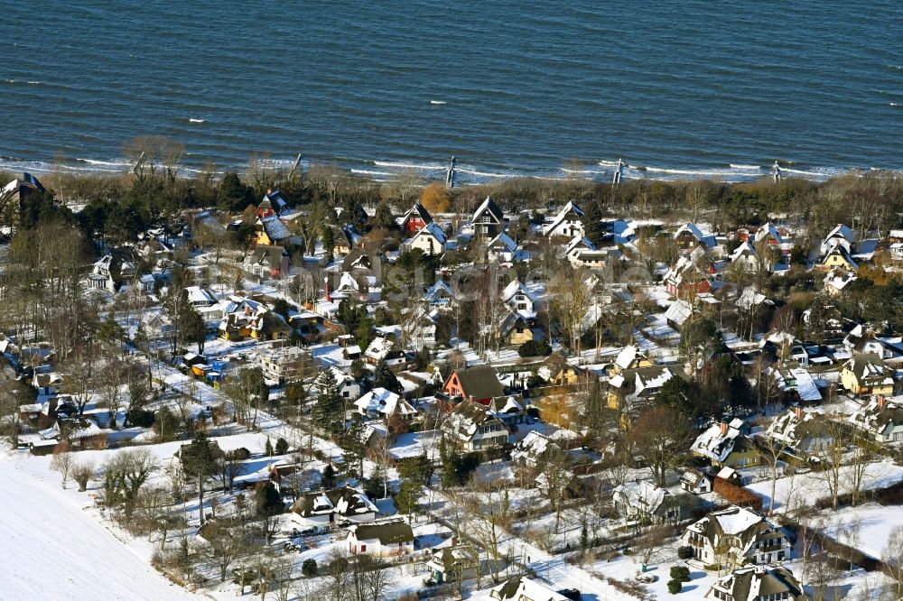 Luftbild Ahrenshoop - Winterluftbild Meeres-Küste der Ostsee in Ahrenshoop im Bundesland Mecklenburg-Vorpommern, Deutschland