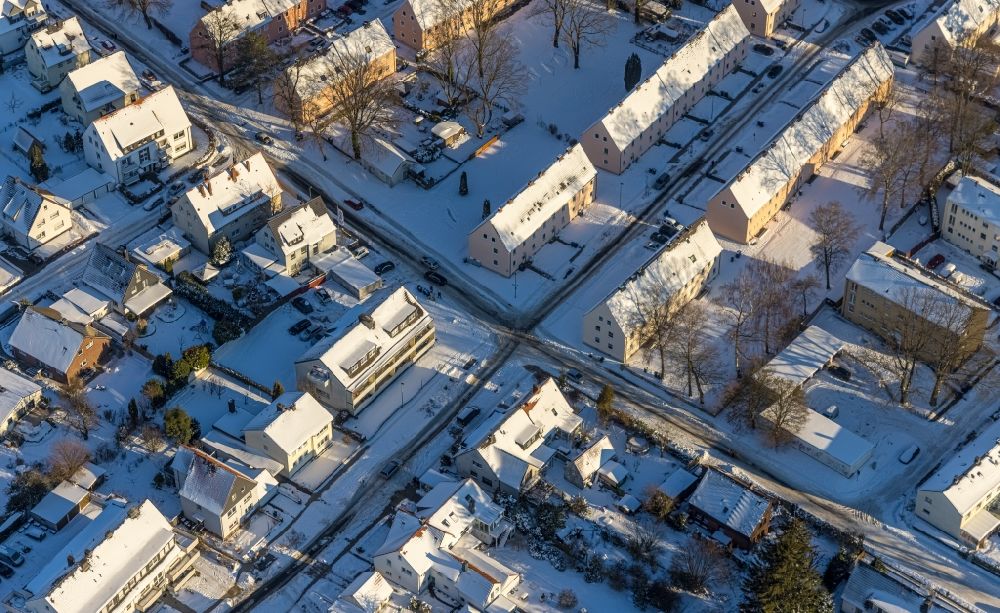 Luftbild Soest - Winterluftbild Mehrfamilienhaussiedlung Müllingser Weg in Soest im Bundesland Nordrhein-Westfalen, Deutschland