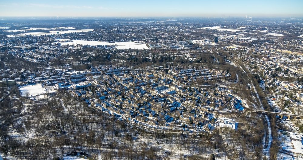 Luftaufnahme Essen - Winterluftbild Mehrfamilienhaussiedlung im Ortsteil Margarethenhöhe in Essen im Bundesland Nordrhein-Westfalen, Deutschland