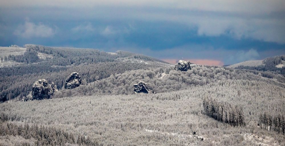 Luftaufnahme Bruchhausen - Winterluftbild Naturmonument Bruchhauser Steine bei Bruchhausen im Bundesland Nordrhein-Westfalen, Deutschland