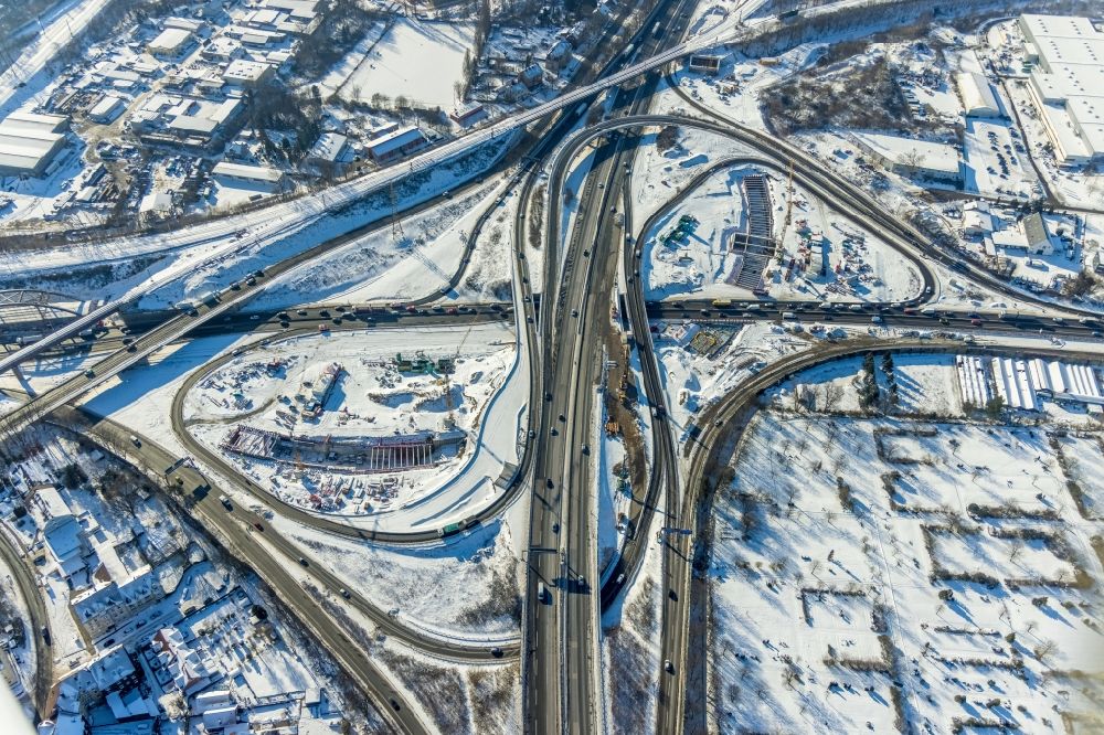 Herne aus der Vogelperspektive: Winterluftbild Neubau Autobahn- Tunnelbauwerk der BAB 42 - 43 in Herne im Bundesland Nordrhein-Westfalen, Deutschland