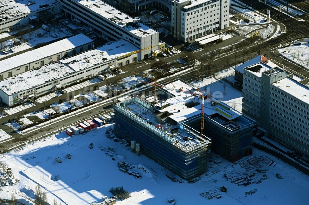 Luftbild Berlin - Winterluftbild Neubau eines Büro- und Geschäftshauses an der Beilsteiner Straße im Ortsteil Marzahn in Berlin, Deutschland