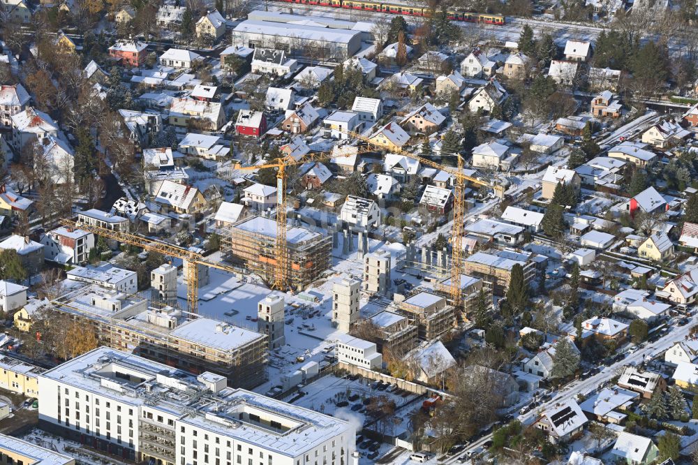 Luftbild Berlin - Winterluftbild Neubau Holzbauprojekt und Mehrfamilienhaus-Wohnanlage im Ortsteil Kaulsdorf in Berlin, Deutschland