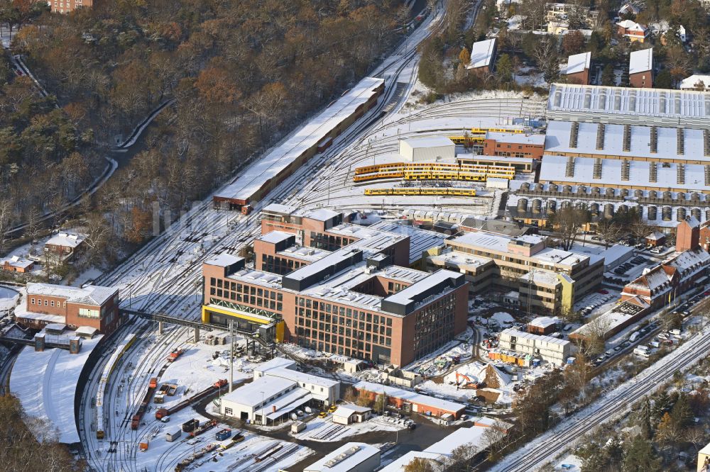 Luftbild Berlin - Winterluftbild Neubau der Instandhaltungswerkstatt und Ausbesserungswerk für Zug- Waggons in Berlin, Deutschland