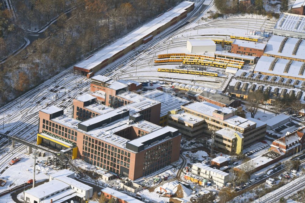 Luftaufnahme Berlin - Winterluftbild Neubau der Instandhaltungswerkstatt und Ausbesserungswerk für Zug- Waggons in Berlin, Deutschland