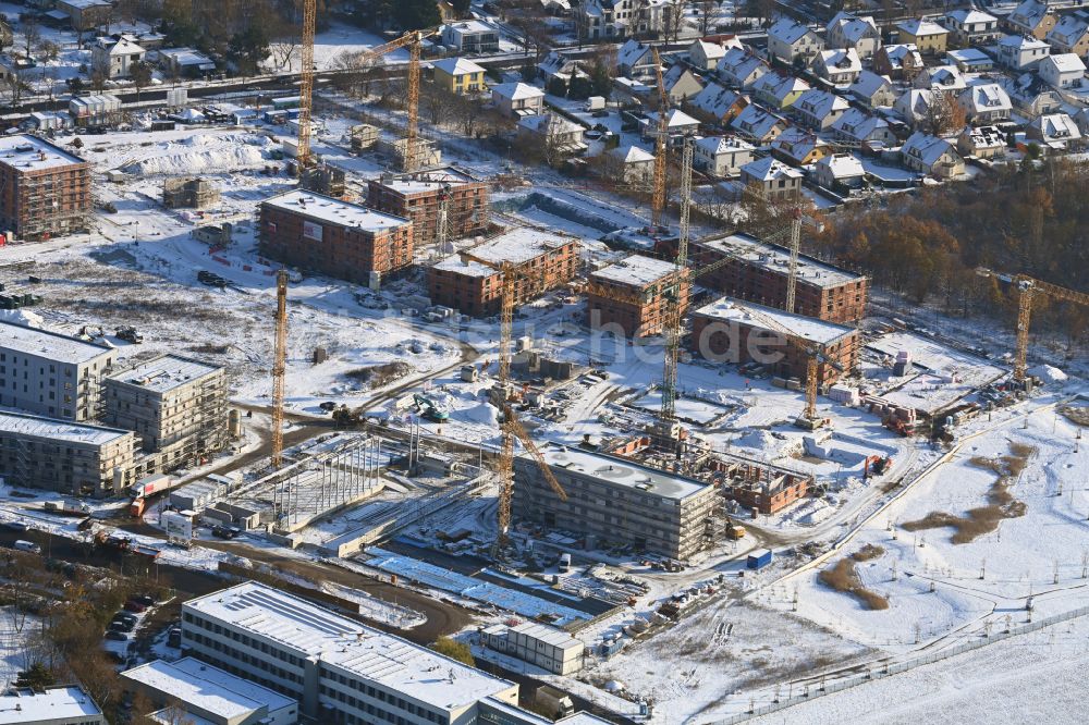Luftbild Berlin - Winterluftbild Neubau einer Mehrfamilienhaus-Wohnanlage Buckower Felder in Berlin, Deutschland