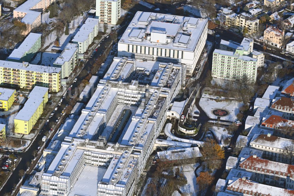 Luftaufnahme Berlin - Winterluftbild Neubau Nordkopf auf dem Klinikgelände des Krankenhauses Vivantes Klinikum Neukölln in Berlin, Deutschland