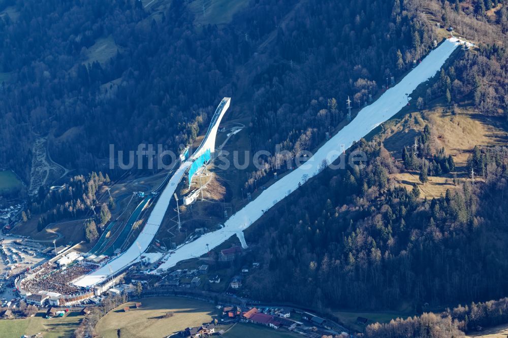 Luftbild Garmisch-Partenkirchen - Winterluftbild Neujahrspringen 2023 auf der Sprungschanze Große Olympiaschanze in Garmisch-Partenkirchen im Bundesland Bayern, Deutschland