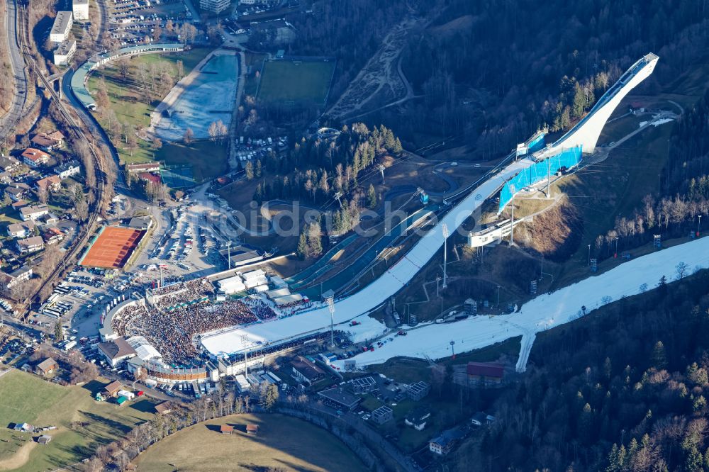 Garmisch-Partenkirchen von oben - Winterluftbild Neujahrspringen 2023 auf der Sprungschanze Große Olympiaschanze in Garmisch-Partenkirchen im Bundesland Bayern, Deutschland