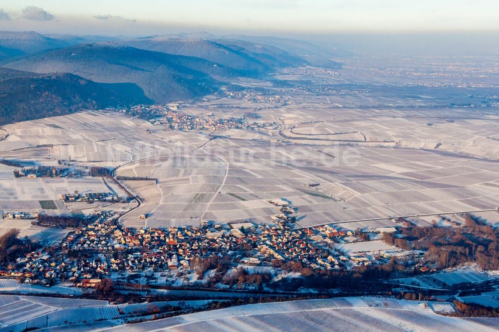 Luftaufnahme Siebeldingen - Winterluftbild Ortsansicht in Siebeldingen im Bundesland Rheinland-Pfalz, Deutschland
