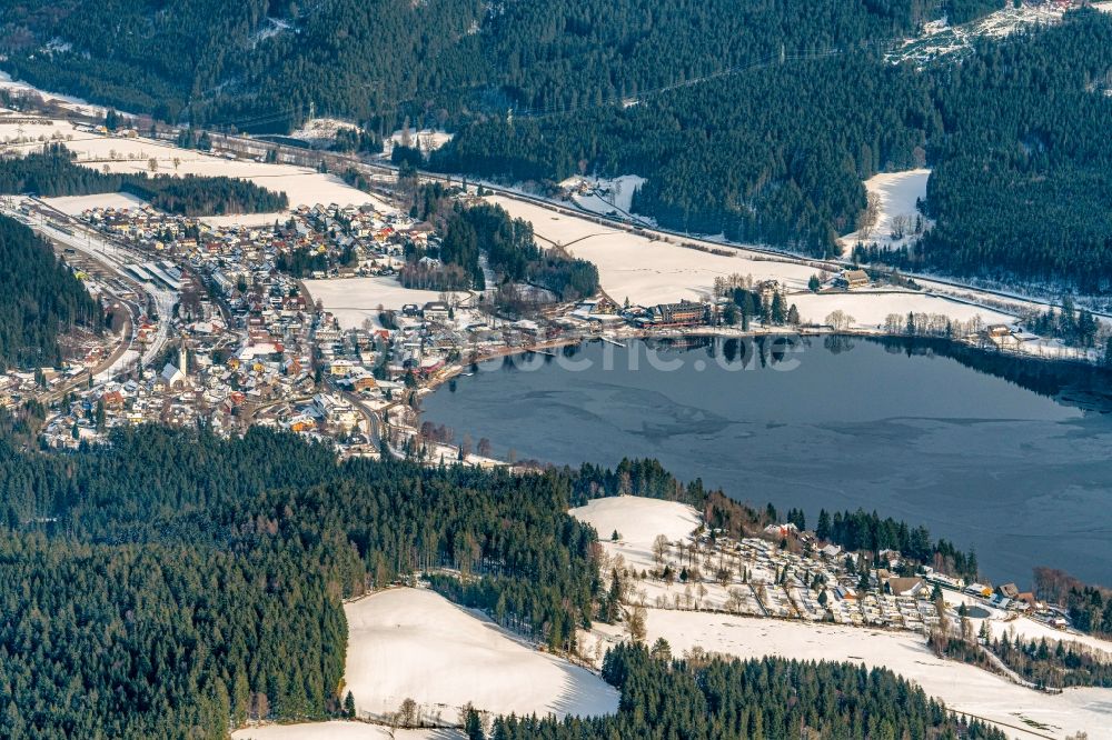 Luftbild Titisee - Winterluftbild Ortsansicht in Titisee im Bundesland Baden-Württemberg, Deutschland
