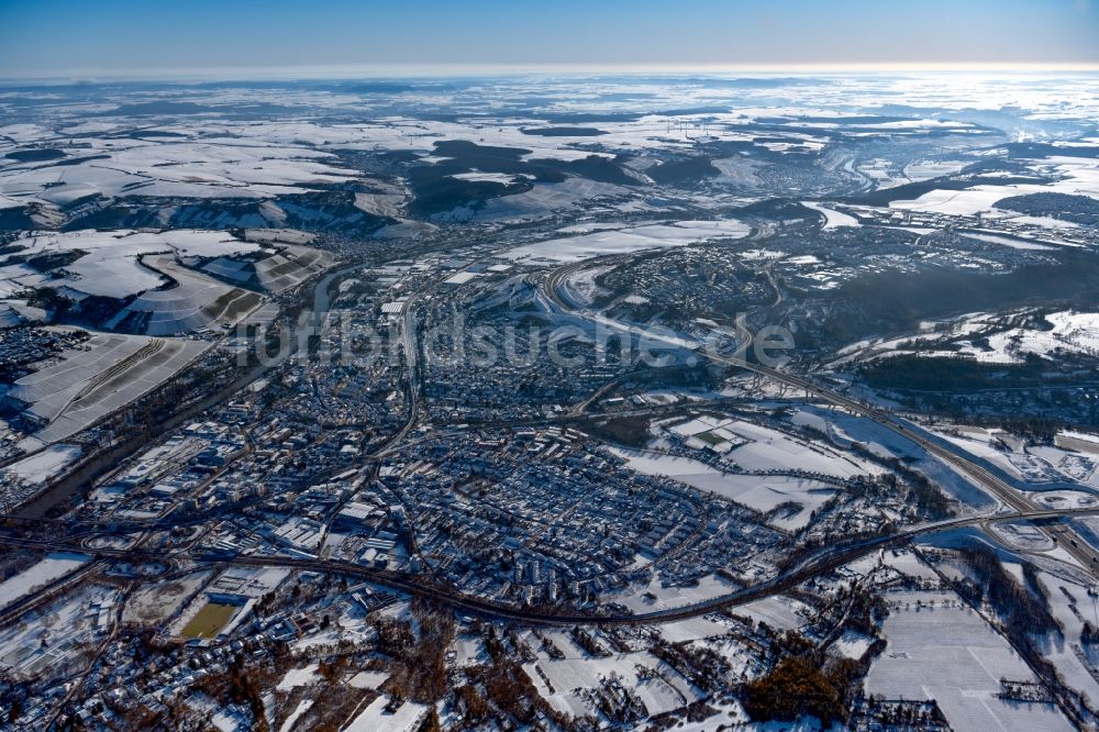 Heidingsfeld von oben - Winterluftbild Ortschaft an den Fluss- Uferbereichen des Main in Heidingsfeld im Bundesland Bayern, Deutschland