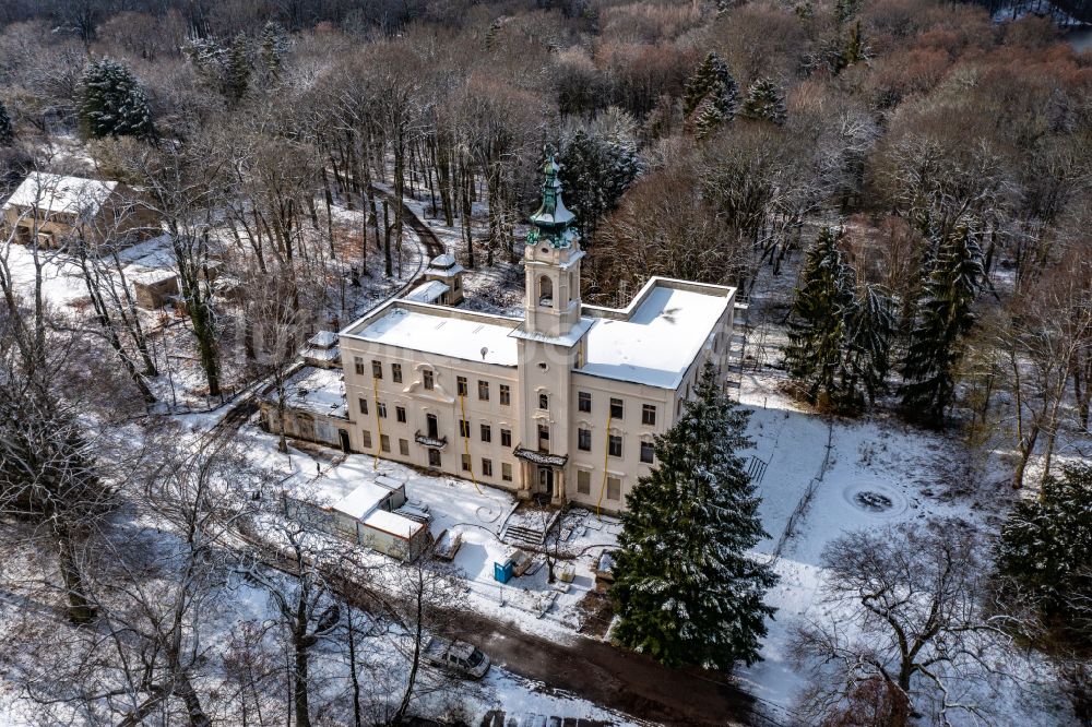 Schönwalde aus der Vogelperspektive: Winterluftbild Palais des Schloss Dammsmühle in Schönwalde im Bundesland Brandenburg, Deutschland