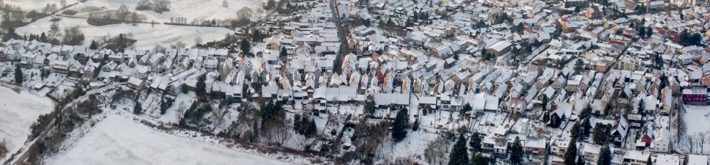 Luftbild Jockgrim - Winterluftbild Panorama der Dorf - Ansicht der Ludwigstrasse in Jockgrim im Bundesland Rheinland-Pfalz, Deutschland