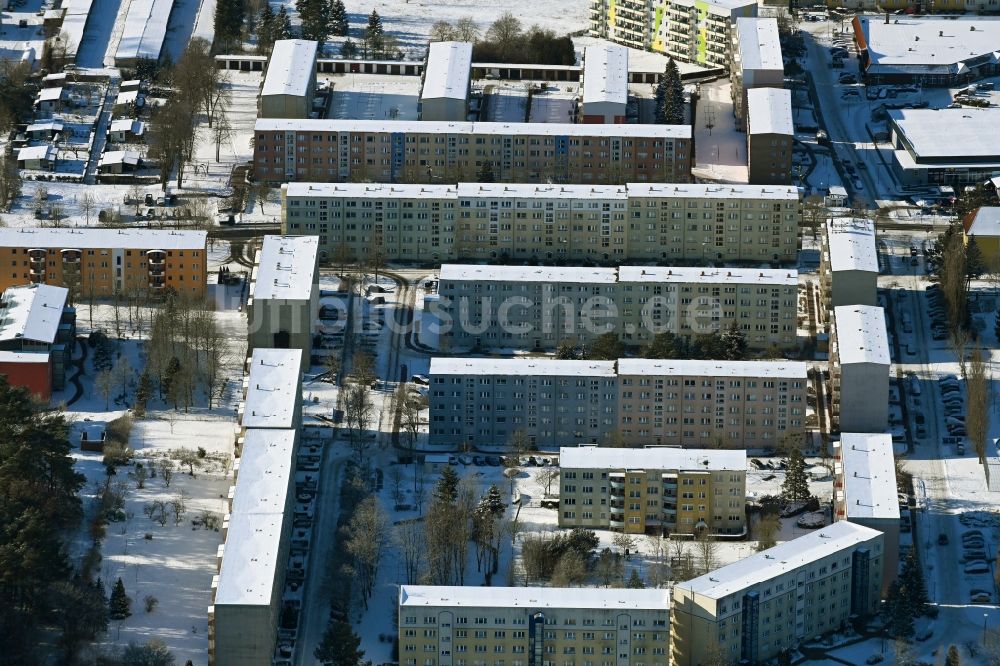 Luftbild Templin - Winterluftbild Plattenbau- Hochhaus- Wohnsiedlung im Ortsteil Postheim in Templin im Bundesland Brandenburg, Deutschland