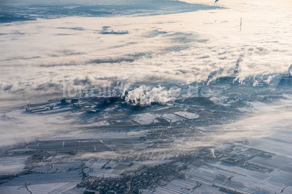 Luftaufnahme Stade - Winterluftbild Raffinerie- Werksgelände des Chemieproduzenten der Fa. Dow Chemie - Olin in Stade im Bundesland Niedersachsen, Deutschland
