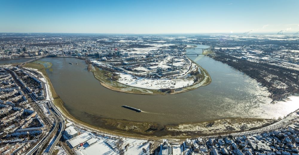 Luftaufnahme Düsseldorf - Winterluftbild Rheinschleife in Düsseldorf im Bundesland Nordrhein-Westfalen, Deutschland