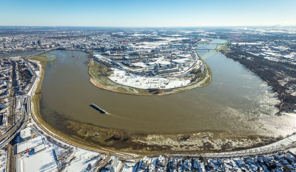 Düsseldorf von oben - Winterluftbild Rheinschleife in Düsseldorf im Bundesland Nordrhein-Westfalen, Deutschland