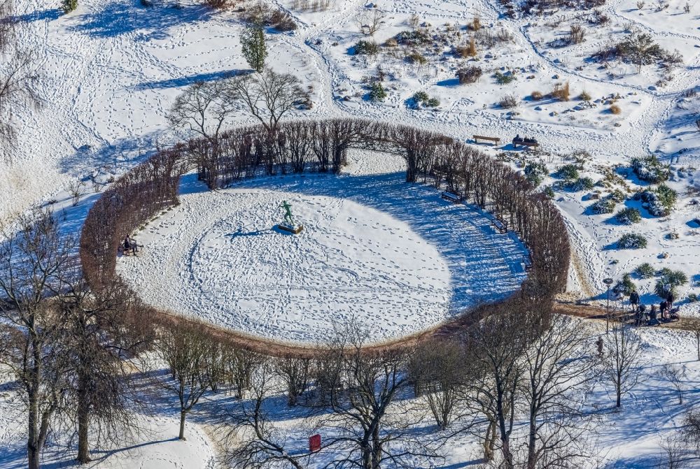 Luftbild Essen - Winterluftbild Rondell in Parkanlage des Grugapark Essen an der Lührmannstraße in Essen im Bundesland Nordrhein-Westfalen, Deutschland
