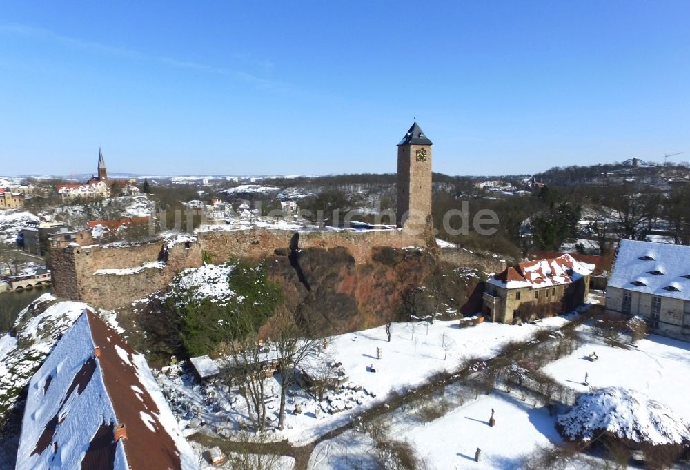Luftbild Halle (Saale) - Winterluftbild Ruine und Mauerreste der Burg Giebichenstein in Halle (Saale) im Bundesland Sachsen-Anhalt, Deutschland