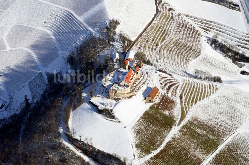 Durbach aus der Vogelperspektive: Winterluftbild Schloss Staufenberg in Durbach im Bundesland Baden-Württemberg