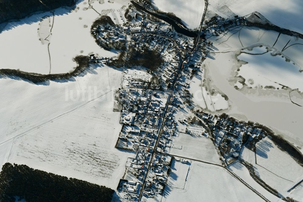 Luftbild Priepert - Winterluftbild Seen- Kette und Uferbereiche des Sees Ellbogensee - Havel in Priepert im Bundesland Mecklenburg-Vorpommern, Deutschland